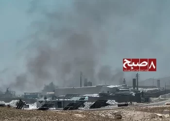Thick black smoke rises from cement and gypsum factories near residential neighborhoods in Ghazni province. (Photo credit: 8am.media)