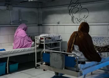 Two patients sit on hospital beds in a ward in Afghanistan, reflecting widespread complaints over misdiagnosis and poor-quality medicine. (Photo credit: AFP)