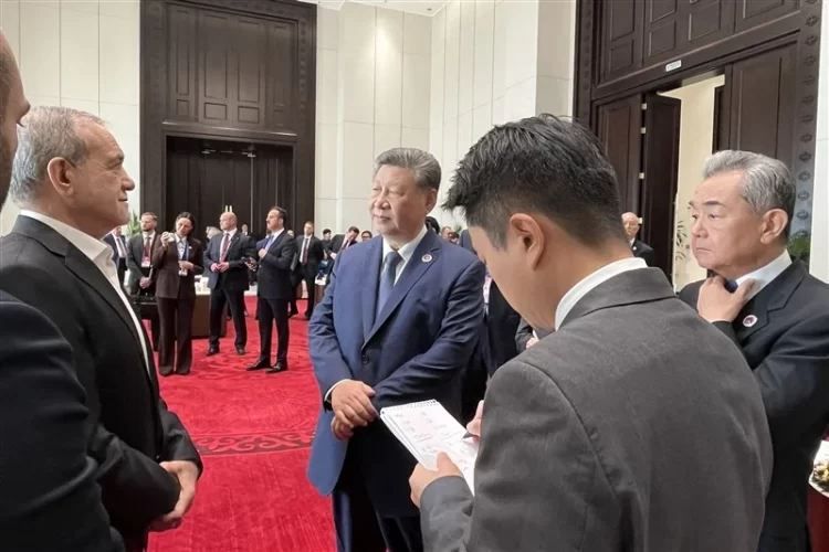 Iranian President Masoud Pezeshkian and Chinese President Xi Jinping discussed regional issues on the sidelines of the Shanghai Cooperation Organisation (SCO) summit. (Photo: Tasnim)