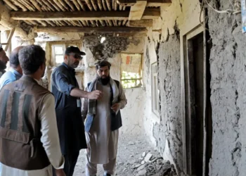 Officials inspect a damaged building in Nangarhar as part of efforts to improve earthquake resilience. (Photo credit: @UNDPaf)