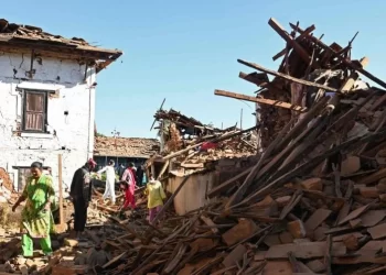 Local residents inspecting the damaged area after a deadly flood hists Nepal (Photo: Getty Images)