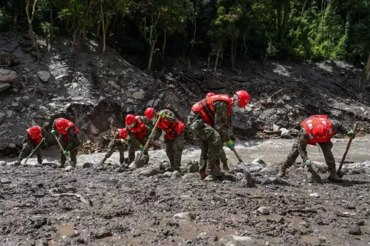 Deadly floods in Nepal; death toll rises to over 1,000. (Photo: AP)