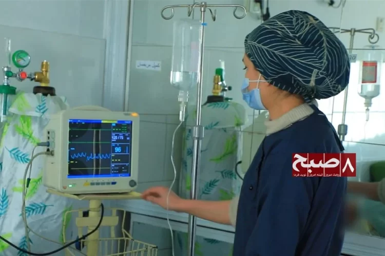 A nurse checks a patient's vital signs on a monitor at a hospital ward in Afghanistan. (Photo credit: 8am.media)