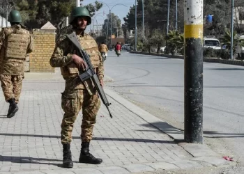 Pakistani army personnel patrol a city street, carrying rifles and wearing military uniforms and helmets (Photo: AFP)