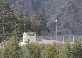 A border facility in a mountainous area of Paktia, with the Pakistani flag flying in the background (Photo: Exclusive)