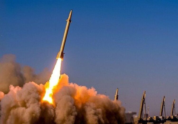 Missiles launching, leaving a thick layer of smoke (Photo: Sepahnews)