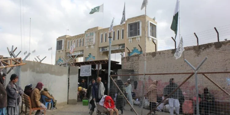 The border gate at the Chaman-Spin Boldak crossing between Afghanistan and Pakistan, where alternative routes are used for cross-border travel. (Photo credit: Social Media)
