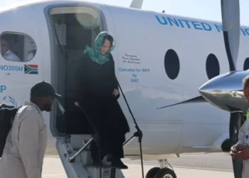 UNAMA’s George Gagnon arrives in Afghanistan aboard a WFP aircraft during a visit focused on supporting returnees. (Photo credit: UNAMA News)