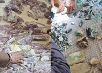 A collection of raw gemstones and minerals displayed for inspection in Afghanistan’s Nuristan province (Photo: @bndari1)
