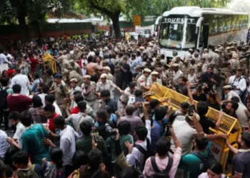 A huge crowd of people gathered in a protest in New Delhi, India (Photo: Reuters)