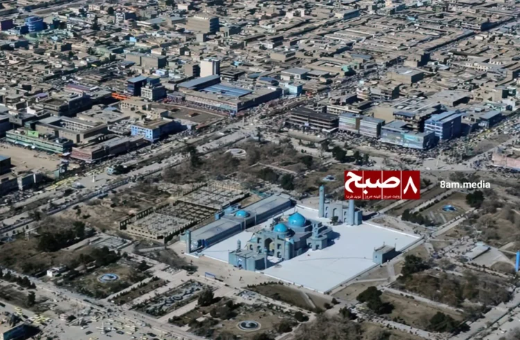 An aerial view of the Blue Mosque, one of Mazar-e-Sharif’s most famous landmarks, surrounded by buildings and streets in the city. (Photo credit: 8am.media)