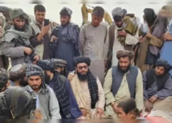 A group of miners and Taliban officials gather after miners trapped under rubble in Takhar were rescued. (Photo credit: @bnadari1)