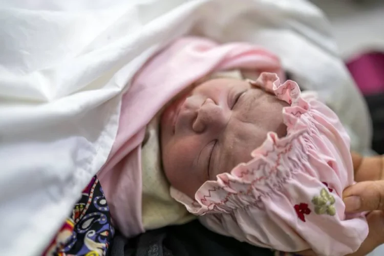 A baby wrapped in cloth as UNICEF expands primary healthcare services for children and mothers in Afghanistan. (Photo credit: UNICEF)