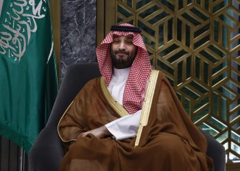 و ما همان پیراهن چرکین گذشته را می‌پوشیم
