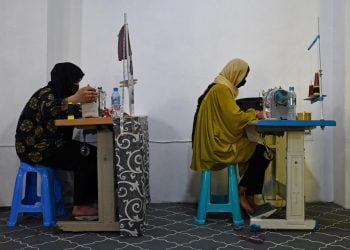 کارگاه خیاطی مهرو؛ دروازه‌ای که طالبان نتوانستند بسته نگه دارند