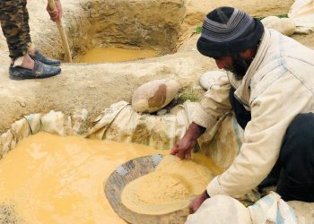 طالبان در تخار زرشویی را متوقف کردند