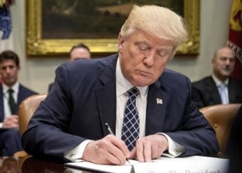 رویترز: ترمپ پرواز بیش از ۱۶۰۰ پناه‌جوی افغان را لغو کرد