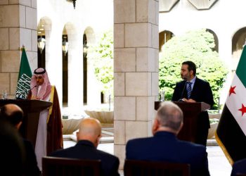 وزیر خارجه عربستان سعودی: ریاض از کارمندان دولت سوریه حمایت مالی میکند
