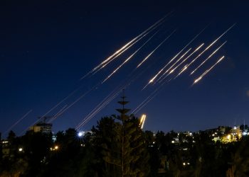ایران مرحله جدید حملات موشکی و پهپادی علیه اسراییل را آغاز کرد