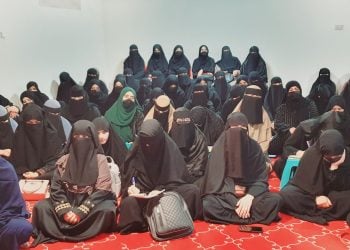 برقع، سکوت و ازدواج اجباری؛ دختران در مدرسه‌های دینی چه می‌آموزند؟