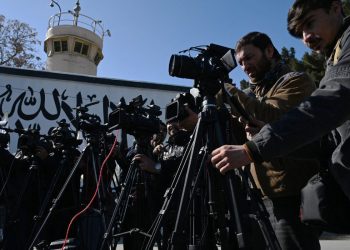 فارسی‌ستیزی طالبان؛ خبرنگاران برخی رسانه‌ها تحت فشارند