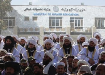 بازتولید خشونت و ایدئولوژیک‌سازی دانشگاه‌ها؛ ۲۷۰ ملا نصاب‌ تحصیلی را بازنگری می‌کنند