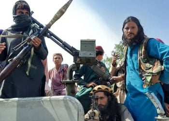 روزی که فهمیدم سقوط نه از جبهه که از پشت میز‌ها رخ می‌دهد