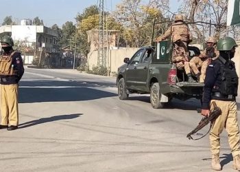 پولیس پاکستان: ۲۵ مسافر در شمال کراچی توسط راهزنان ربوده شدند