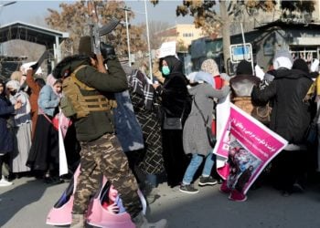 روز جهانی حقوق بشر؛ شهروندان زیر چکمههای سرکوب و شکنجه طالبان بیصدا ماندهاند