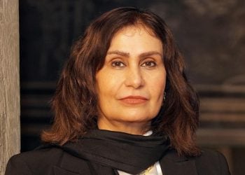 اگر داستان‌نویسان همه بمیرند، از یک جامعه چه کم خواهد شد؟ گفت‌وگو با منیژه باختری