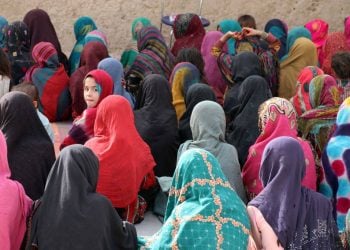 نیومن: دعوت طالبان به اروپا همزمان با محرومیت دختران افغان از آموزش پیام اشتباهی را منتقل می‌کند