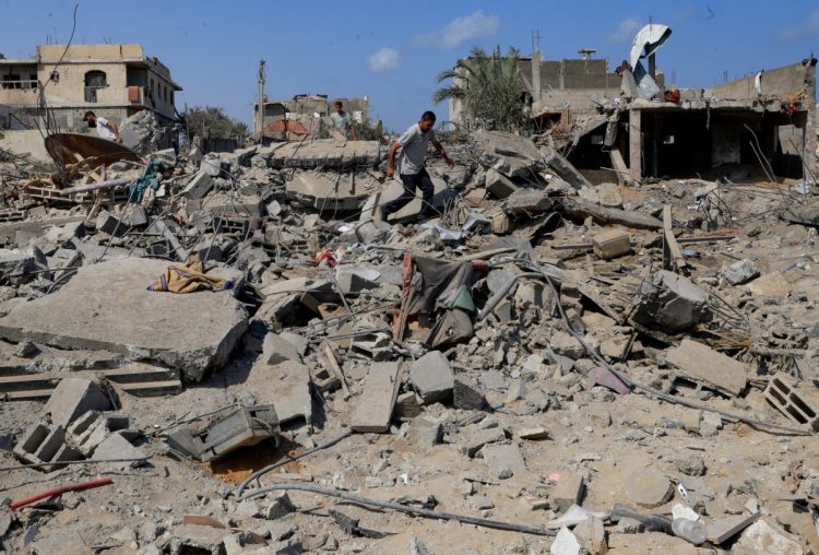 Palestinians inspect the damage to houses destroyed during an Israeli raid, in western part of Nuseirat, central Gaza Strip, July 29, 2025. REUTERS/Hatem Khaled