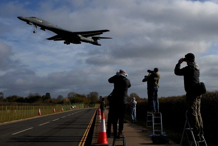 FILE PHOTO: People use their cameras as a USAF B-1 bomber approaches to land at RAF Fairford airbase, used by United States Air Force (USAF) personnel, amid the U.S.–Israeli conflict with Iran, in Fairford, Gloucestershire, Britain, March 17, 2026. REUTERS/Toby Melville/File Photo