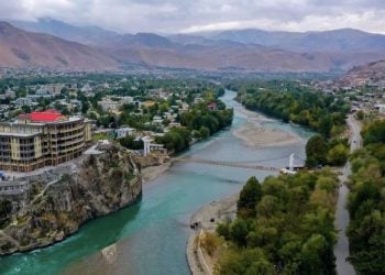 درگیری باشنده‌گان خواهان با افراد طالبان؛ دو طالب خلع سلاح شدند
