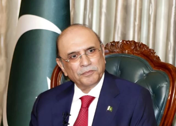 زرداری: طالبان با هند در انجام حملات تروریستی علیه پاکستان همکاری می‌کنند