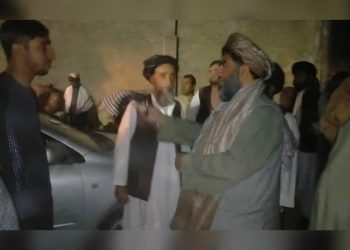 طالبان در قندهار خانه‌های نظامیان حکومت پیشین را تلاشی و آنان را تهدید به مرگ کرده‌اند