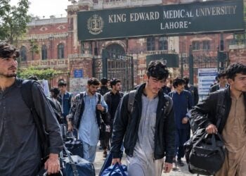 شورای طبی پاکستان دستور به اخراج دانشجویان افغان از دانشگاههای این کشور داد