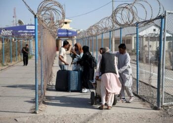 رویترز: بحران اقتصادی ایران هزاران مهاجر افغان را به بازگشت واداشته است