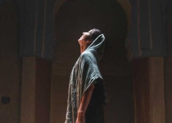 فراتر از فاصله: رشته نامرئی