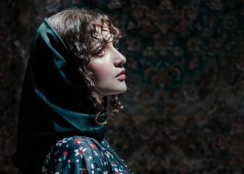 در دل سختی‌ها در درونم زن قوی و پرقدرت دیدم
