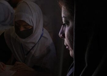 مژده (۵)؛ زنی‌که دانشگاه را از دست داد، اما برای دخترش رویای تحصیل را زنده گذاشت