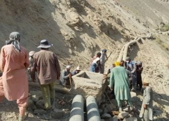 لغزش زمین نل آب‌رسانی ۳۰۰ خانواده در بدخشان را تخریب کرد