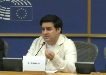 بکتاش سیاوش: جهانی که حقوق زنان را معامله می‌کند حق ندارد به دیگران درس عدالت بدهد