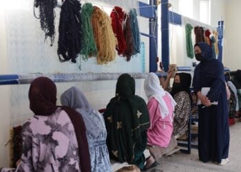 سازمان ملل: برای ۷۰ زن در بامیان زمینه آموزش قالین‌بافی فراهم شده است