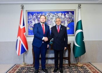 اسحاق دار با وزیر دولت بریتانیا در امور خاور میانه درباره روابط دوجانبه گفت‌وگو کرد