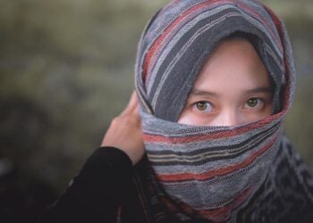 (۸) آینه‌هایی که هنوز روشن‌اند؛ روایت زنی که زیبایی را تسلیم نکرد