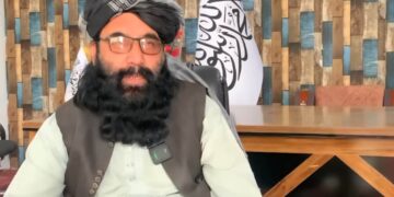 منابع: ولسوال طالبان در برکی برک برای کاهش عرض سرک از دکان‌داران رشوت می‌گیرد