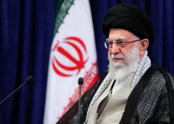 خامنهيي: خلک دې ډاډه اوسي، د هېواد په چارو کې به هېڅ ډول خنډ رامنځته نه شي