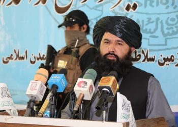 د نجونو پر زده‌کړو بندیز؛ د طالبانو د لوړو زده‌کړو وزارت سرپرست روسیې ته لاړ