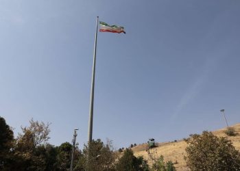 د ایران او پاکستان پولې ترمنځ د افغان کډوالو پر موټر د ماین چاودنې یو کس مړ او شپږ نور ټپیان کړل